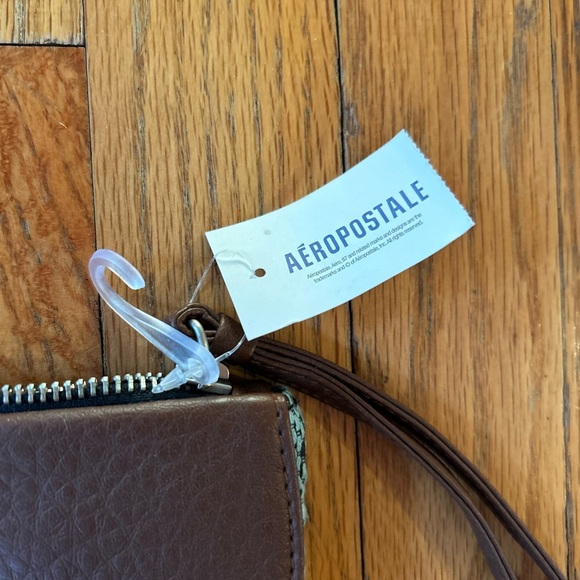 Small Aeropostale wristlet - Picture 4 of 4